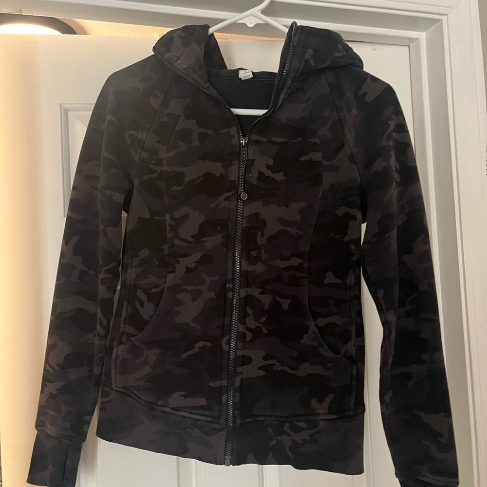 Lululemon scuba jacket with hood. Size 4. Camo